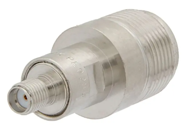 Pasternack PE9255 SMA naar HN adapter