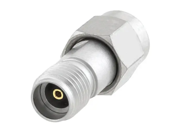 Pasternack PE9332 3.5mm naar 3.5mm adapter