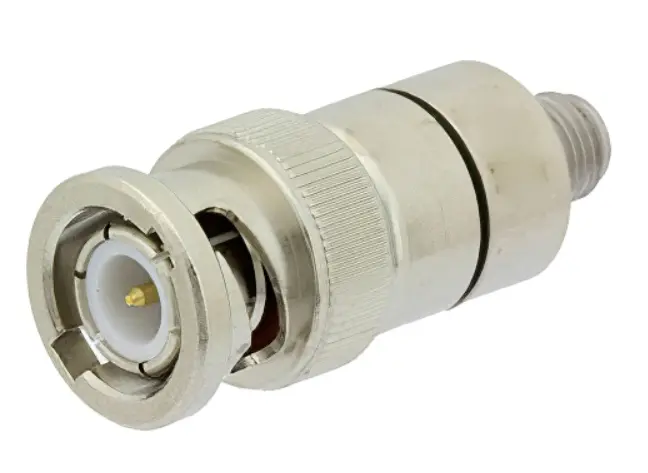 Pasternack PE9494 SMA naar BNC adapter